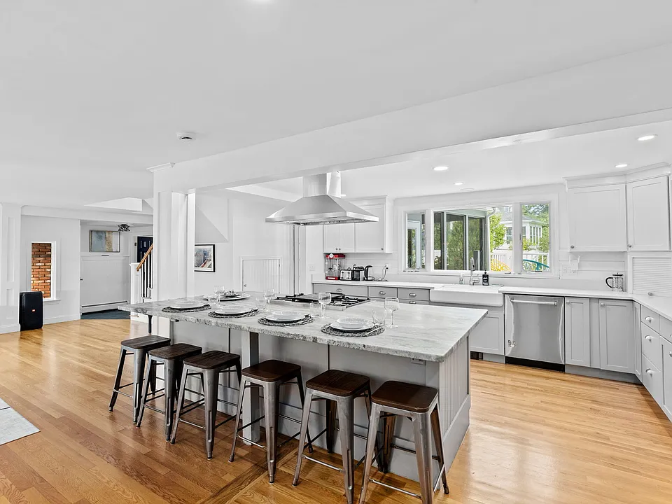 Large chef's inspired kitchen