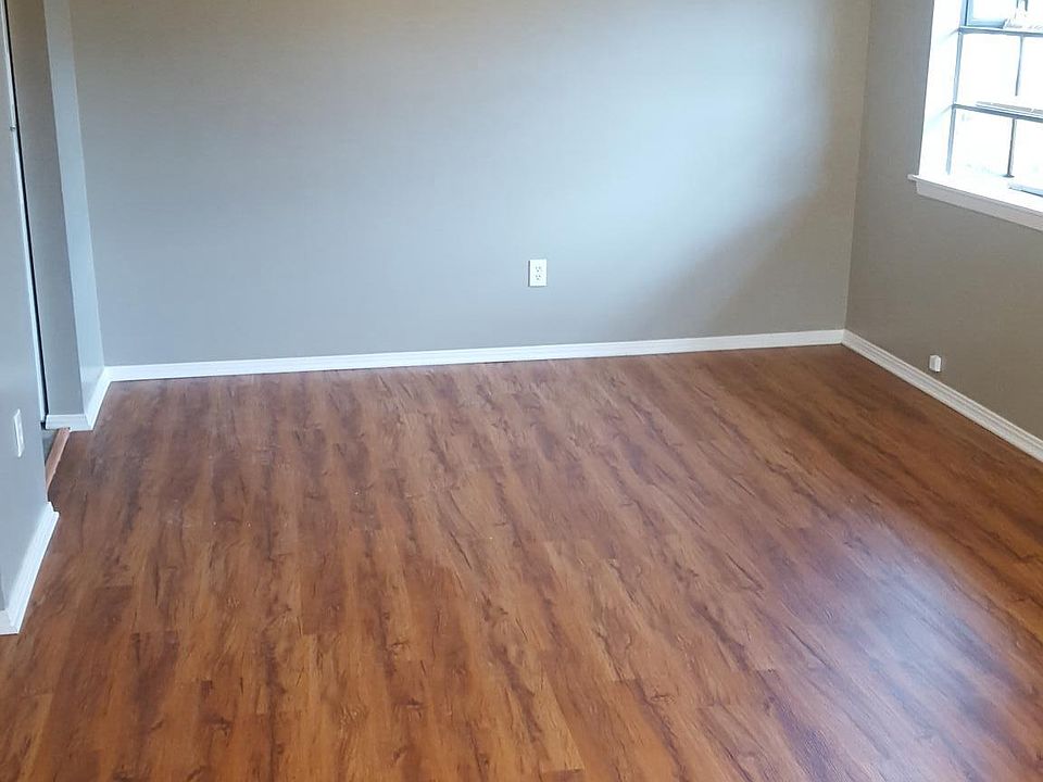 2nd image of 211 College St APT E2