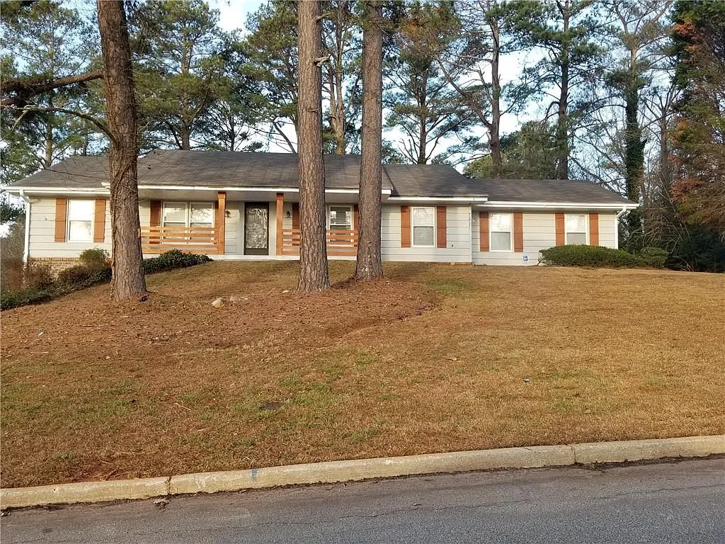 3380 Luxembourg Cir photo 1