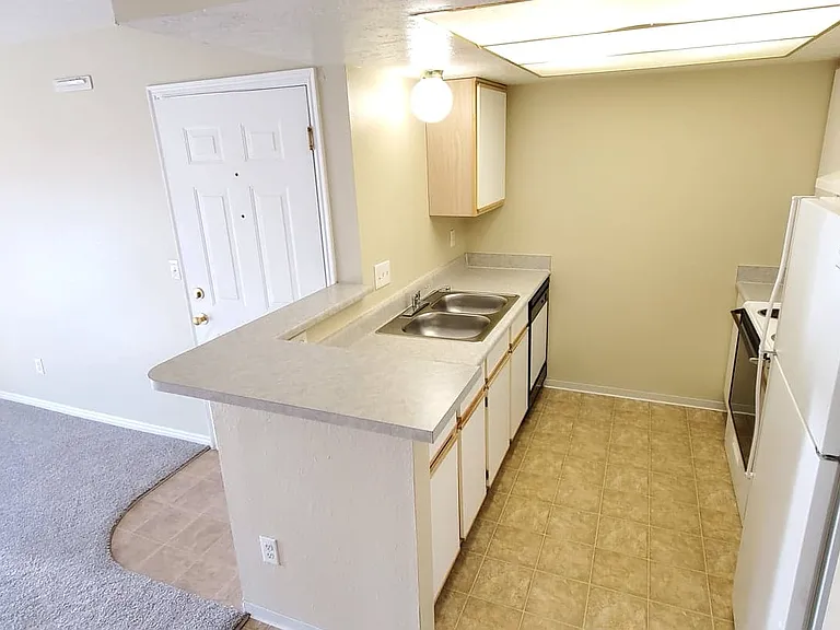 Parkwood Pointe Apartments — Photo 35