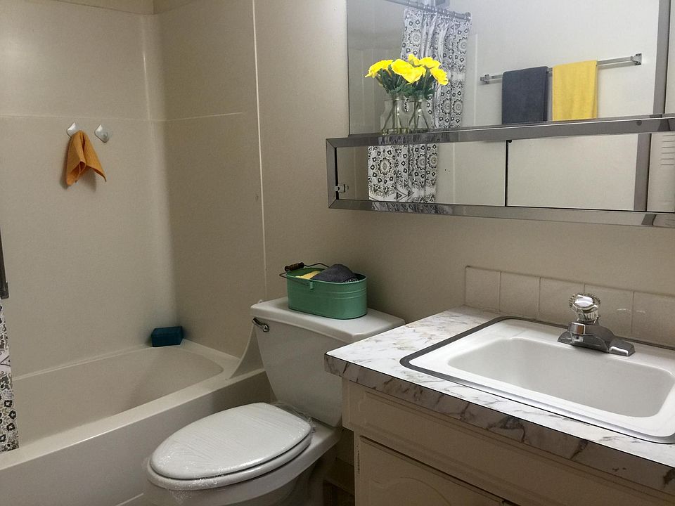 2nd image of 1817 S Nantucket Dr APT 104