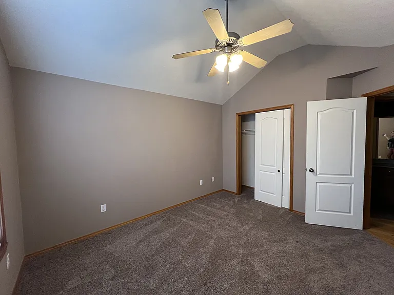 161 Shadowview Dr — Photo 20