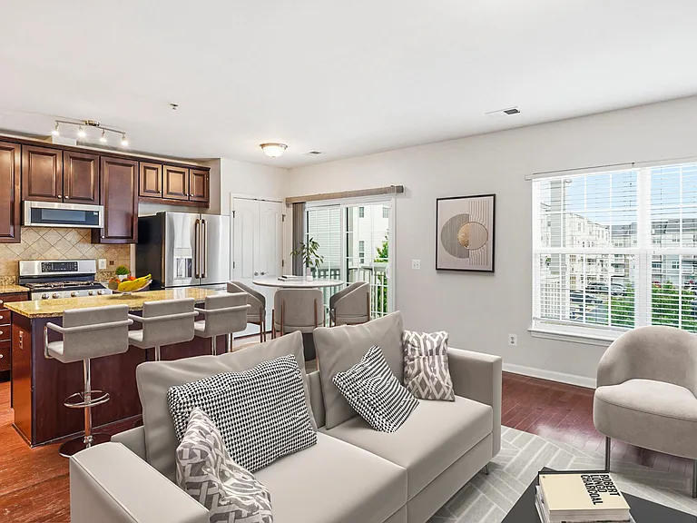 15360 Kensington Park Dr — Photo 7