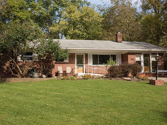 2nd image of 912 Crescent Dr
