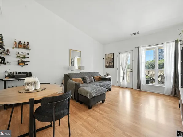 4550 Strutfield Ln APT 2407, Alexandria, VA 22311