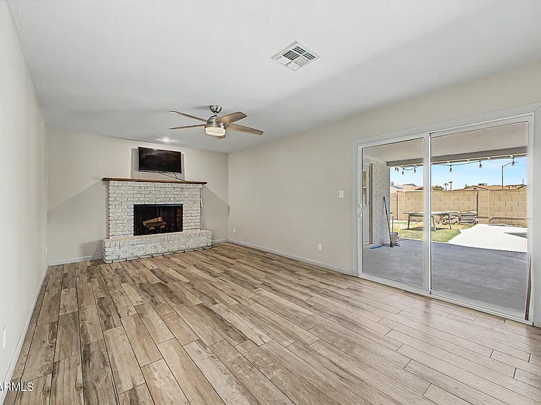 10217 N 37th Ave — Photo 5