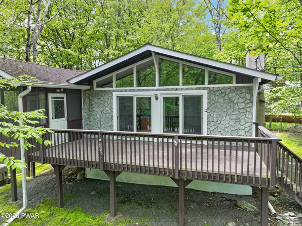 105 Stafford Ct, Milford, PA 18337