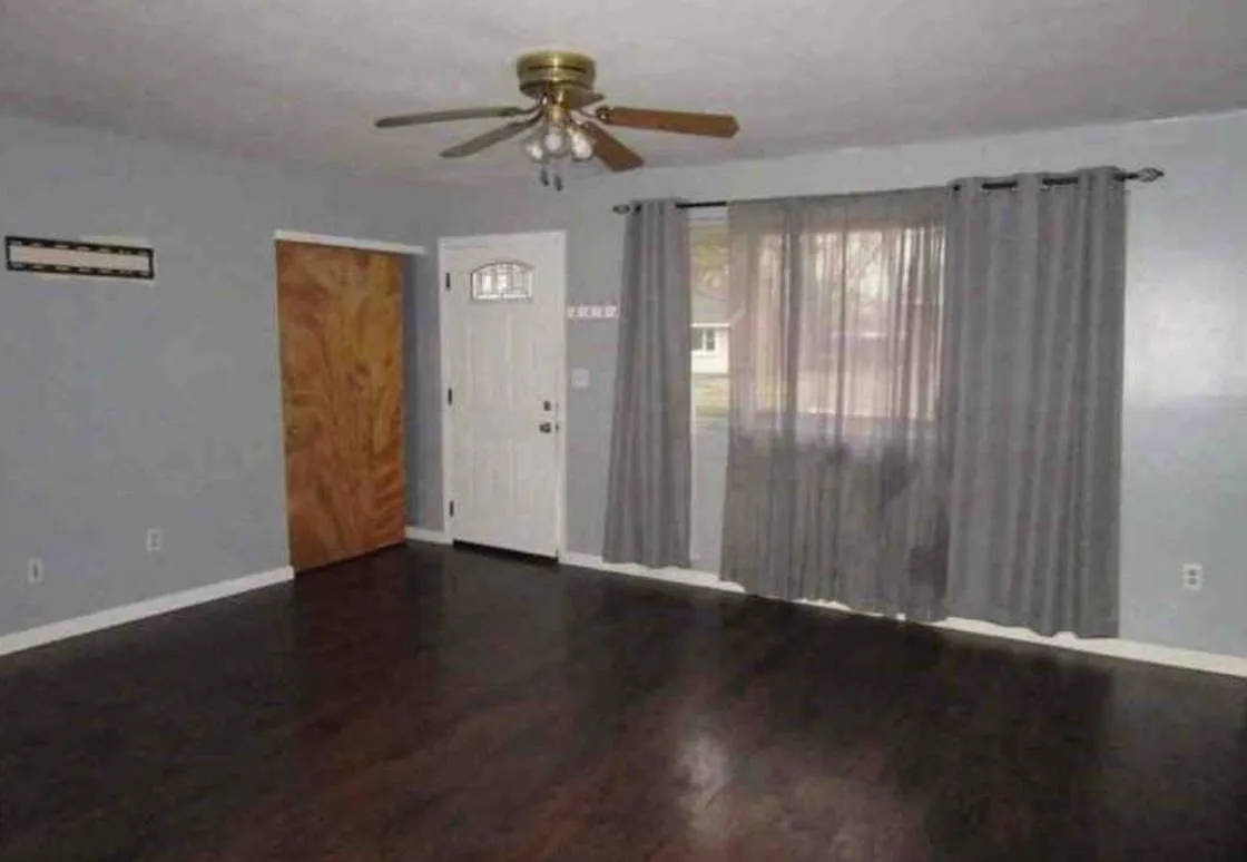 3 bed, 1050 sqft, $1,425 — Photo 3