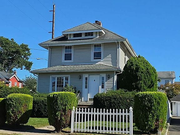 2nd image of 350 Rochelle Ave