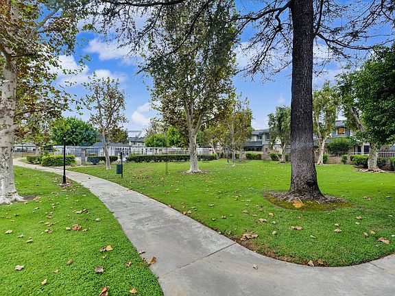 3rd image of 810 California Privado