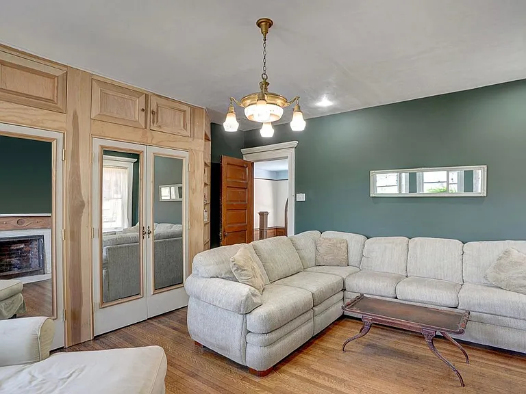 150 Stratford Ave — Photo 25