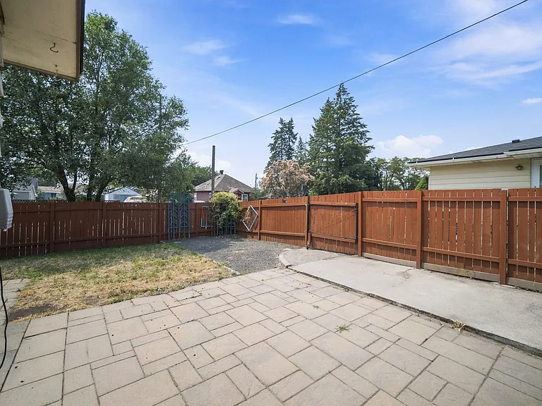 5703 N Regal St — Photo 16