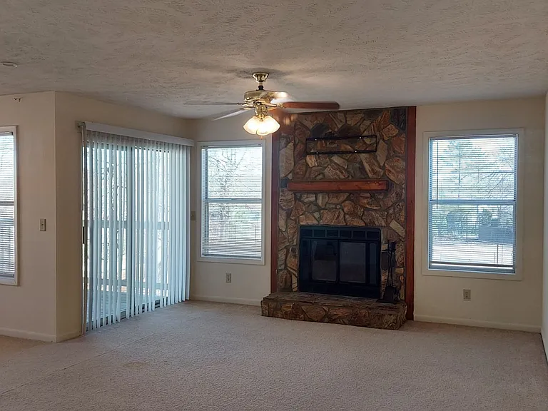 1018 Brookhollow Dr #1 — Photo 2