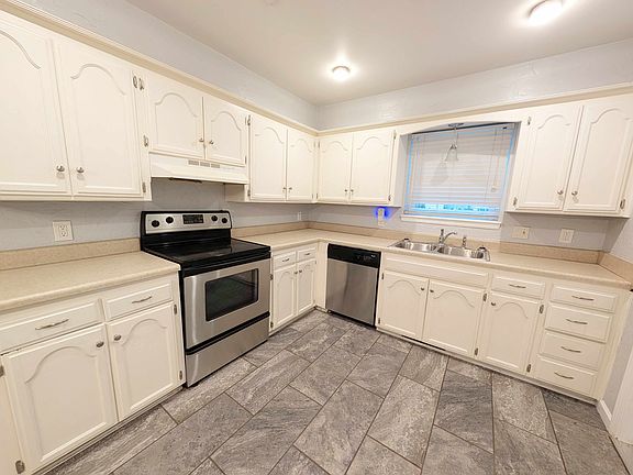 5th image of 2412 SE 51st St