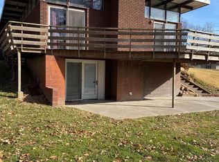 824 Ridgewood Dr, Quincy, IL 62301