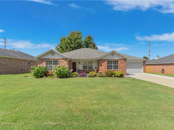 1647 N Genoa Ave, Fayetteville, AR 72704