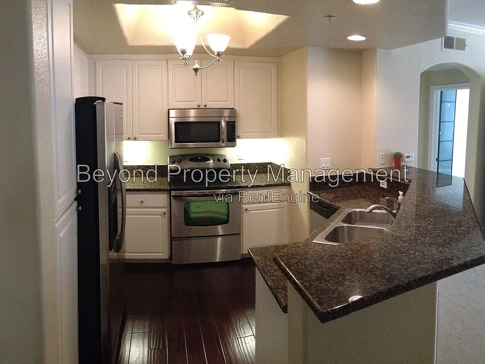 9263 Regents Rd #B209