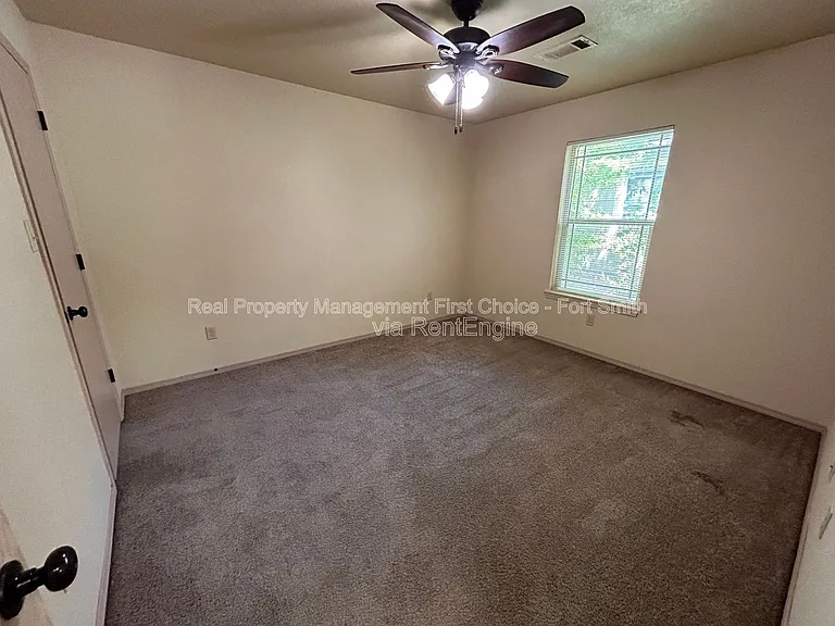 318 S 12th St — Photo 10