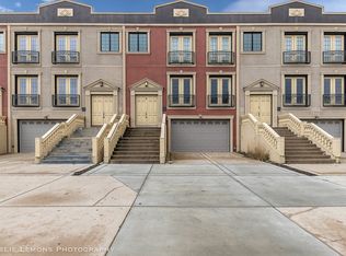 16W534 Bluff Rd, Willowbrook, IL 60527