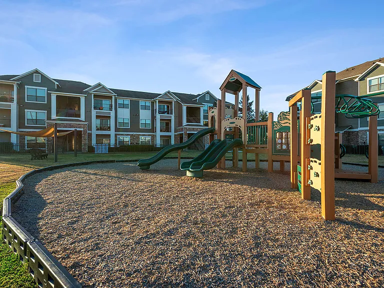Lakeland Estates Apartment Homes — Photo 18