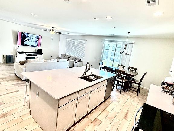 5th image of 124 Swan Dr