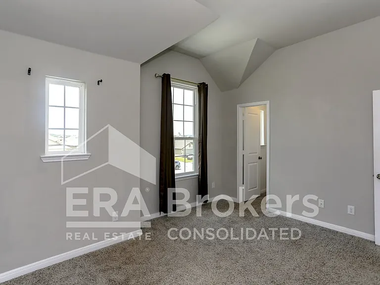 909 Clanton Cv — Photo 15