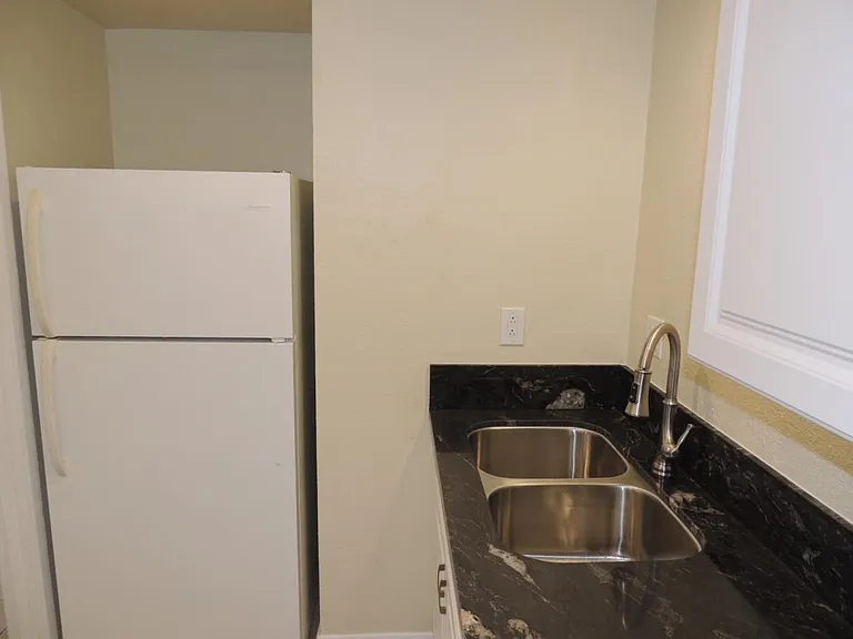 1127 D Ave #C — Photo 22