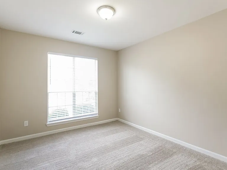 520 Brooksdale Dr — Photo 11