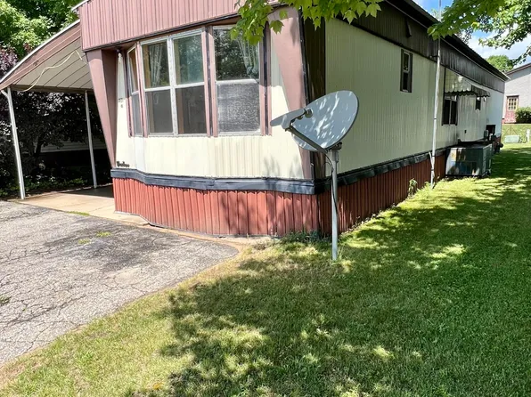 1421 Red Clover Dr, Fremont, MI 49412