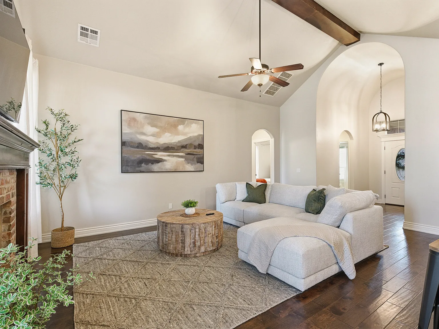 4 bed, 2.5 bath, 2354 sqft, $4,800 — Photo 4