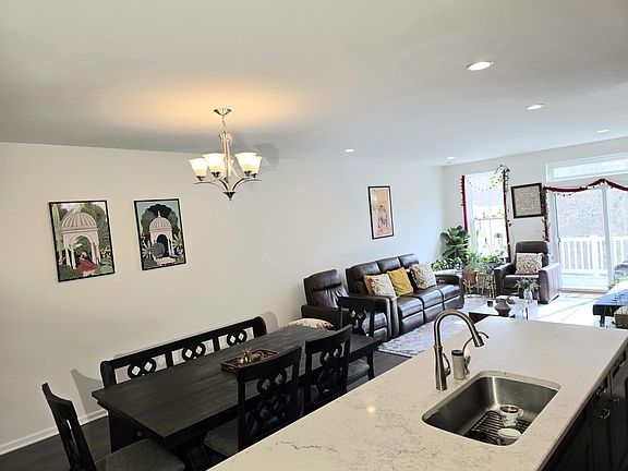 4th image of 27 Wisteria Ct #27