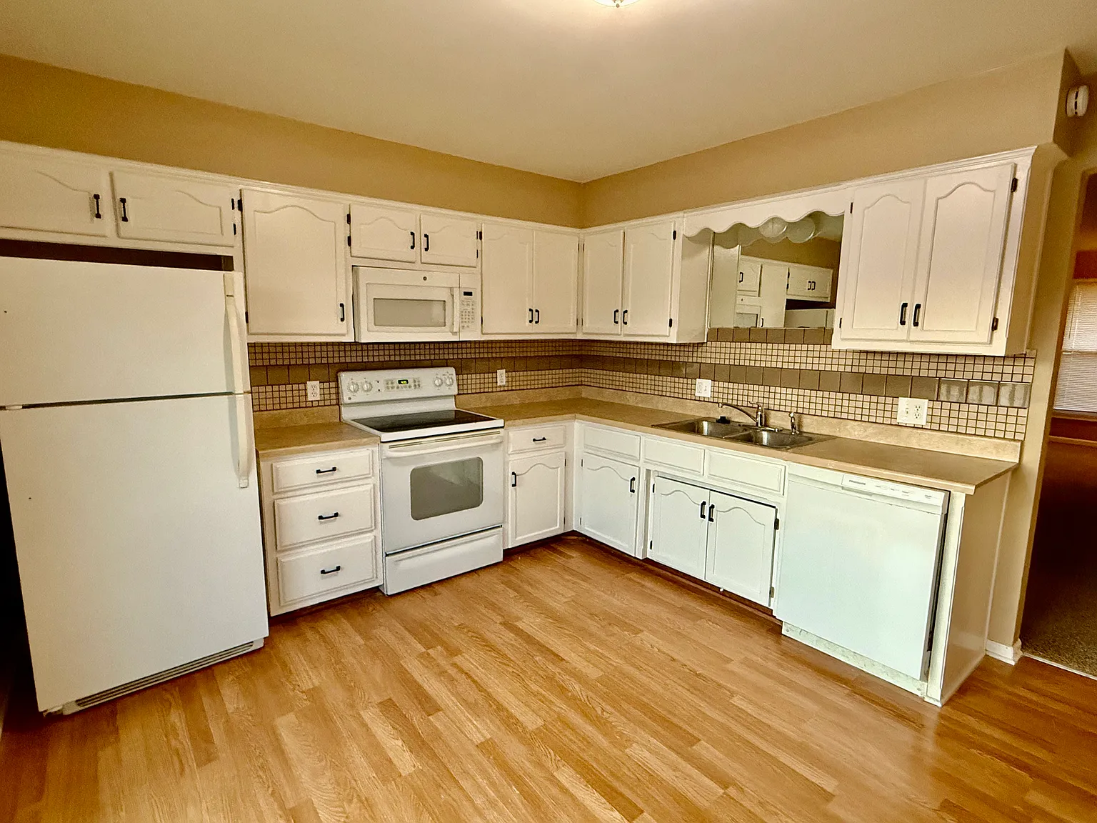 1424 Laurel St — Photo 1
