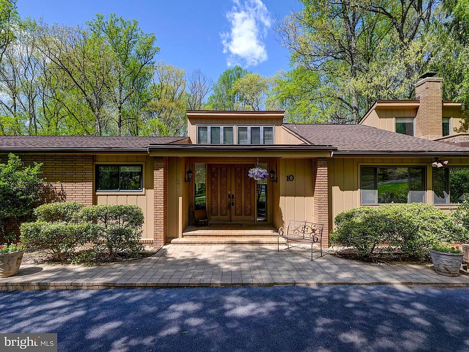 1st image of 10 Bridlewood Ct