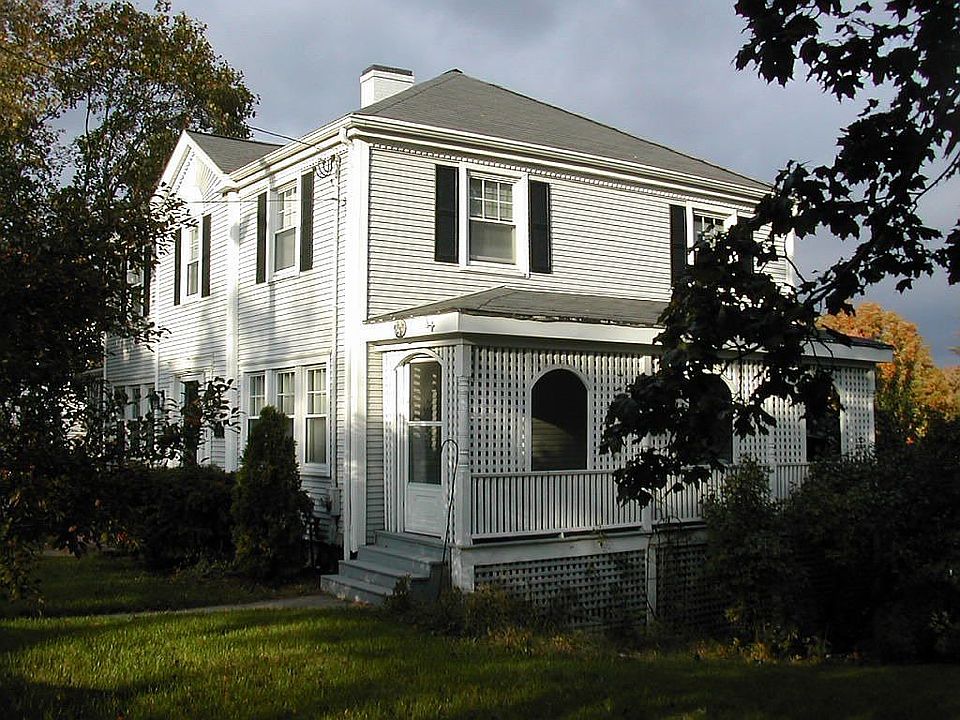 2nd image of 383 N Main St