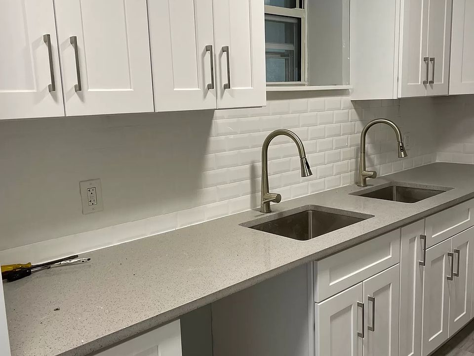 2nd image of 1450 44th St APT 1C