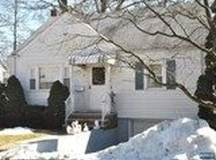 71 Woods Ave, Bergenfield, NJ 07621