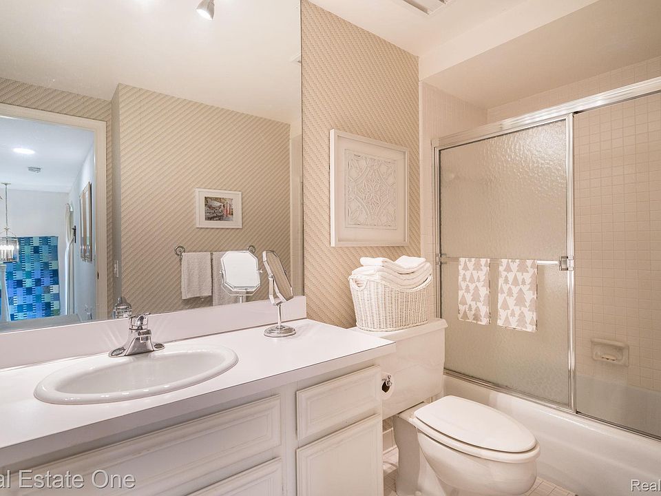 1361 Knollcrest Cir, photo 22