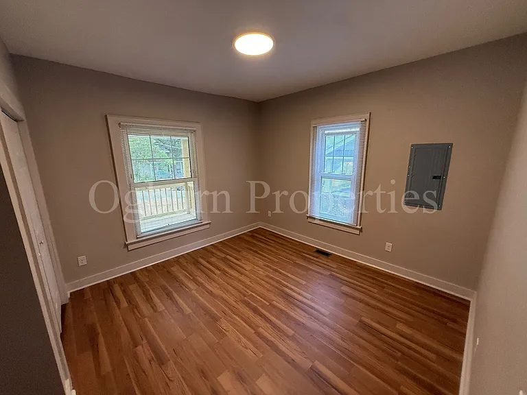 416 E 27th St — Photo 11