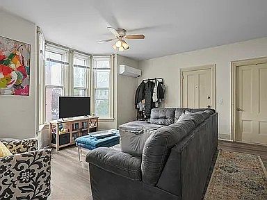 3rd image of 281 Williams St #2