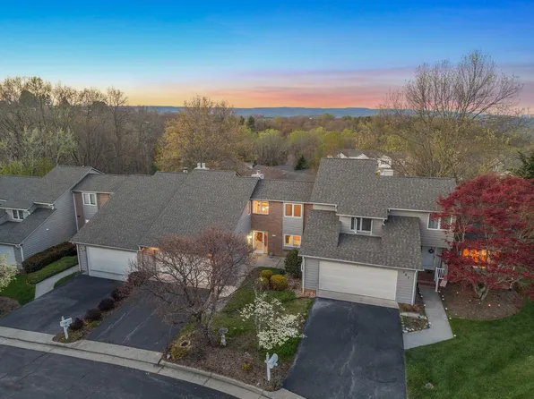 205 Woods Edge Ct, Blacksburg, VA 24060