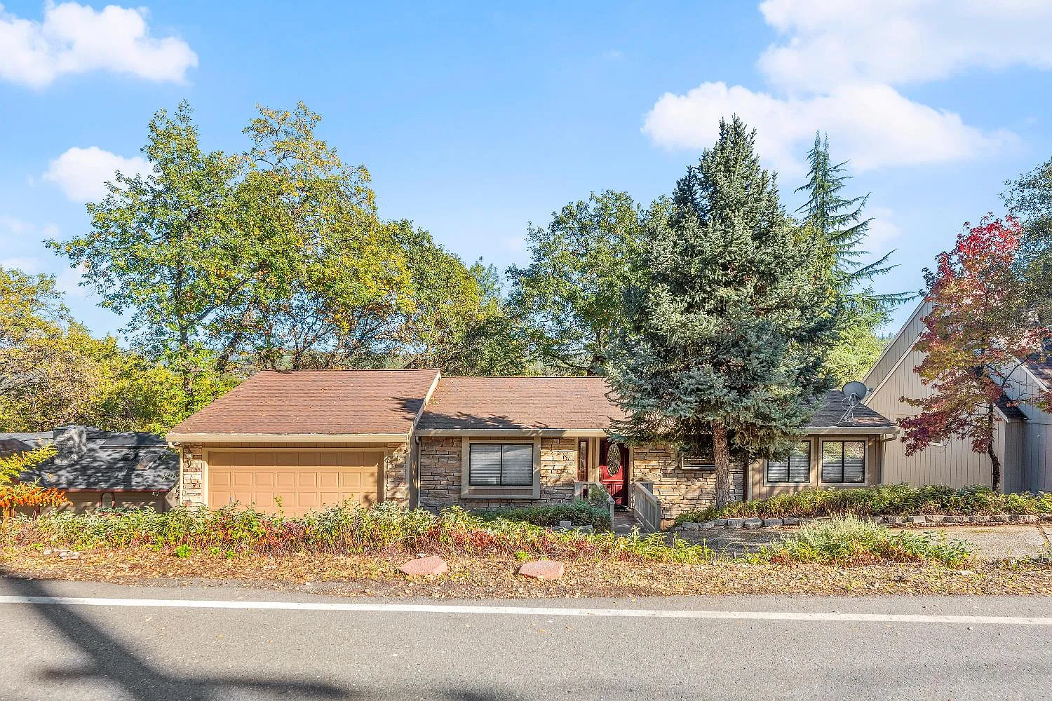 18330 Hummingbird Dr photo 1