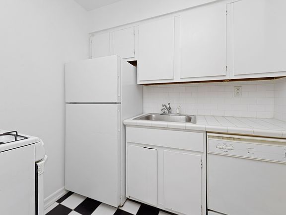 4th image of 154 W 70th St #4MM