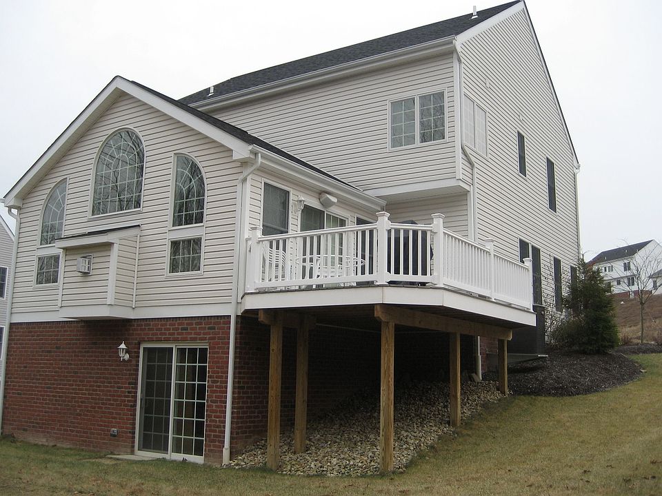 2nd image of 110 Oak Moss Dr
