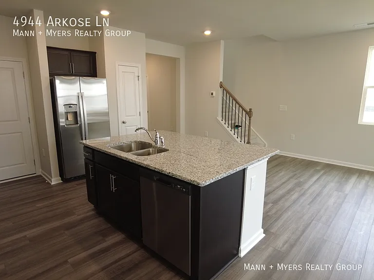 4944 Arkose Dr — Photo 8