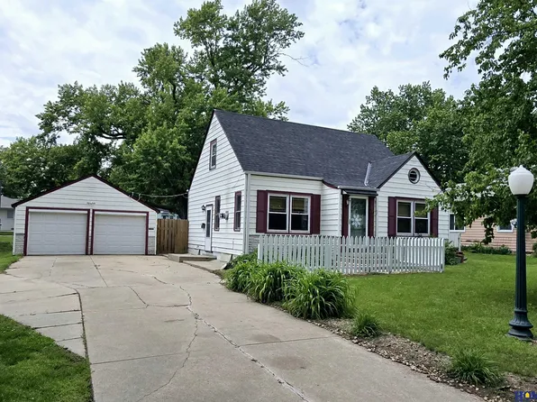 1005 N 15th St, Beatrice, NE 68310