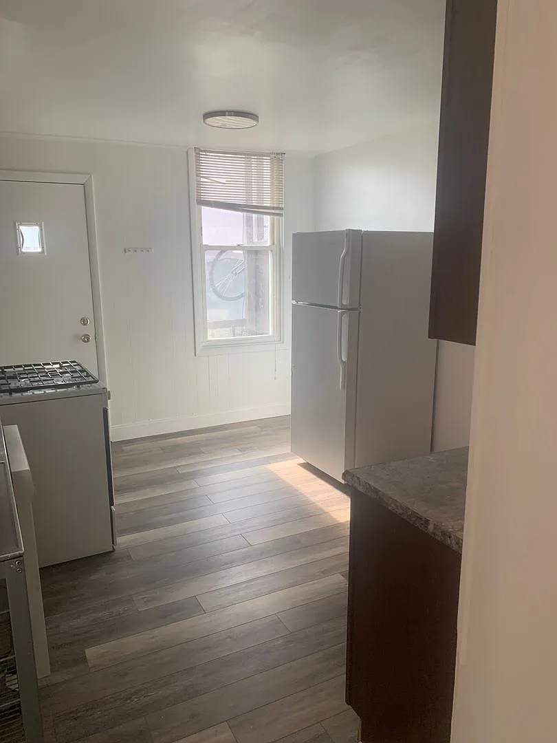4 bedroom house 2 bathrooms — Photo 3