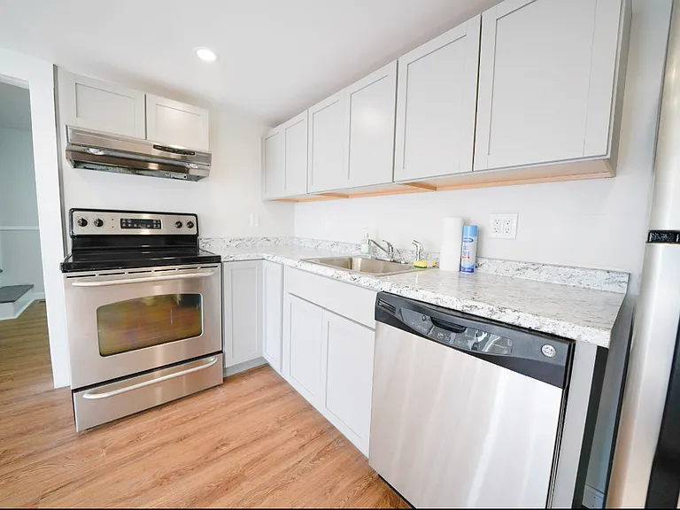 4 Foster Ct #4 — Photo 16