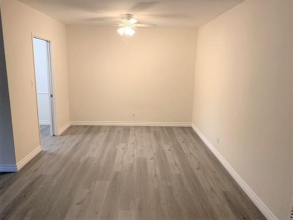 3rd image of 4525 Murietta Ave