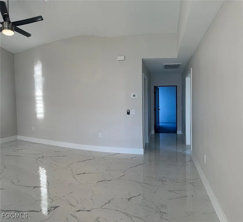 3 bed, 2.0 bath, 1728 sqft, $2,000 — Photo 2