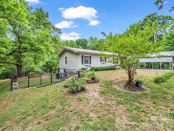 5th image of 408 Hollis Rd